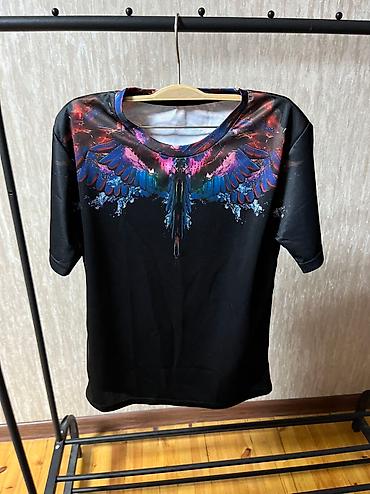 форма футболный: Продаю футболку marcelo burlon и поло сакура. Футболка 300 сом, поло — 1