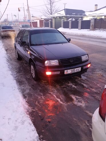 очень срочно продам авто: Volkswagen Vento: 1992 г., 1.8 л, Механика, Бензин, Седан