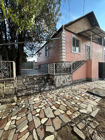 Продажа коттеджей и домов: Продаётся 2х этажный дом в городе Токмокул.Крупская 41. Все условия — 4