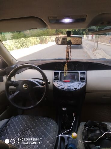 примьера: Автомобиль Nissan Primera в кузове универсал, серебристого цвета