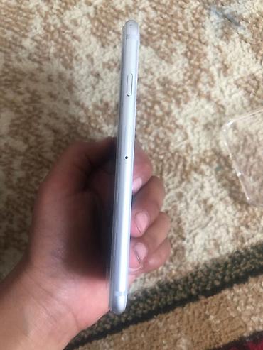 Apple iPhone: IPhone 8, Б/у, 64 ГБ, Белый, Защитное стекло, Чехол, 70 % — 7