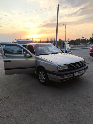 Volkswagen: Volkswagen Vento: 1995 г., Механика, Седан — 11