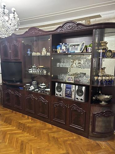 куплю мебель б у: Klassik üslublu böyük qonaq otağı dəst vitrini - Material: tünd — 1