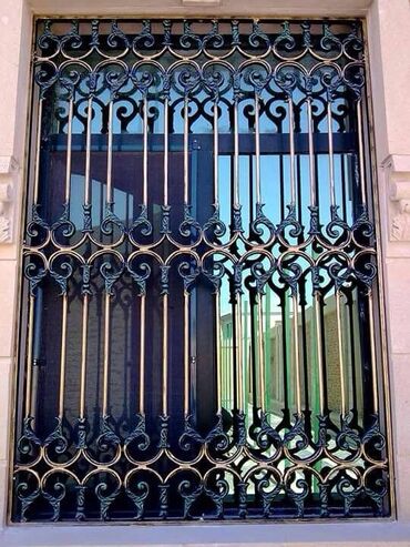 Pilləkən məhəccərləri: Müxtəlif dizaynda alüminium məhəccərlər təklif olunur. Ağ rəngli — 12