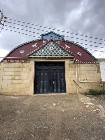 6 cı mikrorayon satılan evlər: Binəqədi qəs. 6 otaqlı, 300 kv. m, Kredit yoxdur, Yeni təmirli