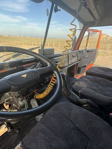 Yük maşınları: KAMAZ yük maşını – narıncı kabinalı, arxada dumper/kuzov tipli daşınma — 9