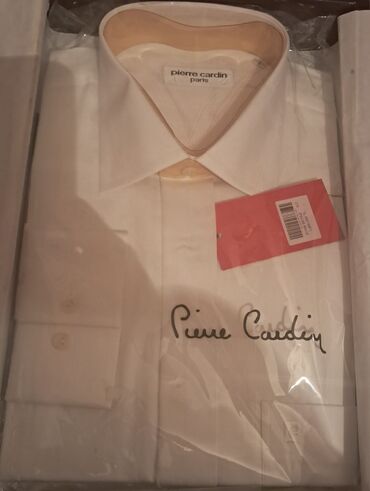 kişilər üçün ağ futbolkalar: Pierre Cardin kişi köynəyi - Rəng: ağ - Model: klassik, uzunqol -