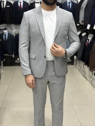 Kostyumlar: Kredit var. Kostyum almaq istəyən və ya kredit götürmək istəyirsizsə — 1