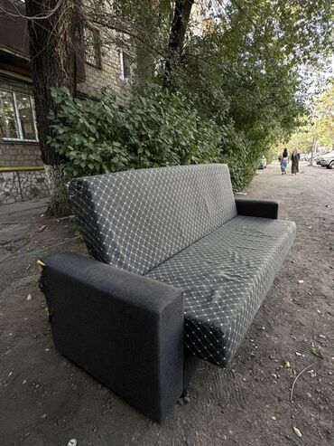 диван на ножках прямой: Бүктөмө диван, Экилик
