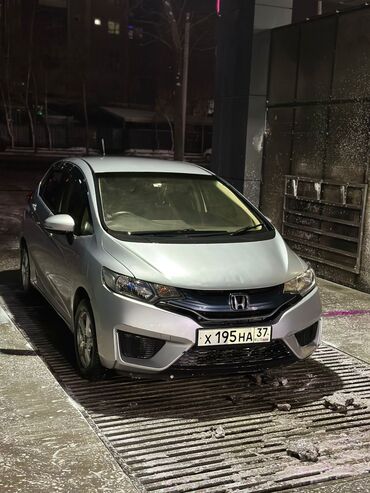 купить авто в беловодске: Honda Fit: 2013 г., 1.3 л, Автомат, Бензин, Хэтчбэк