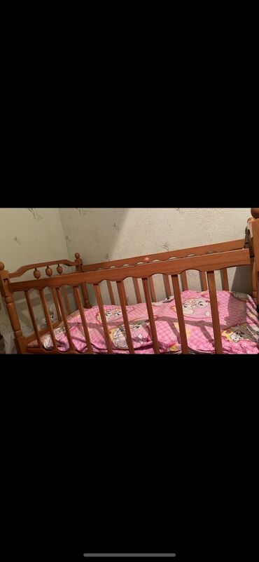 Beşiklər: Oğlan və qız üçün, İşlənmiş, Dördbucaq, Beşik, Dəstsiz, Matras ilə, Yellənmə mexanizm ilə