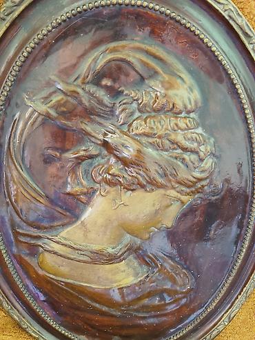 sufre dekoru: Dekorativ relyef tablo – oval formalı, bürünc/bronz effektli — 1