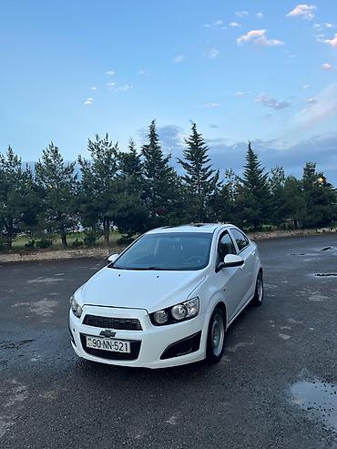 chevralet aveo: Chevrolet Aveo sedan – ağ rəng Əsas xüsusiyyətlər: - Kuzov: 4 qapılı — 2