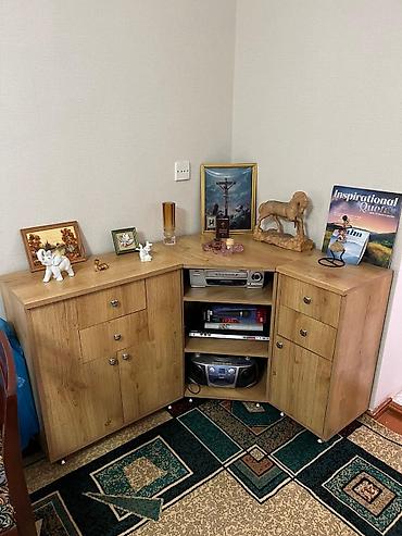 Mebel: İşlənmiş, Künc Tv altlığı, Polkalı, Laminat — 1