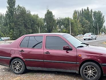 фольксваген кросс: Volkswagen Vento: 1993 г., Седан — 9