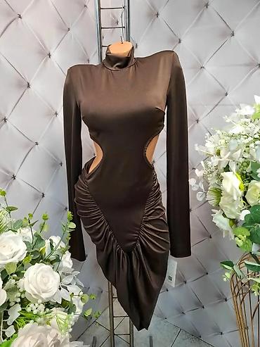 iris smart: Elegantna večernja haljina sa dugim rukavima i visokim rol-kragnom — 4