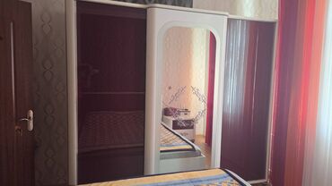 Yataq otağı dəstləri: İkinəfərlik çarpayı, 2 tumba, Dolab, Komod, İşlənmiş — 2