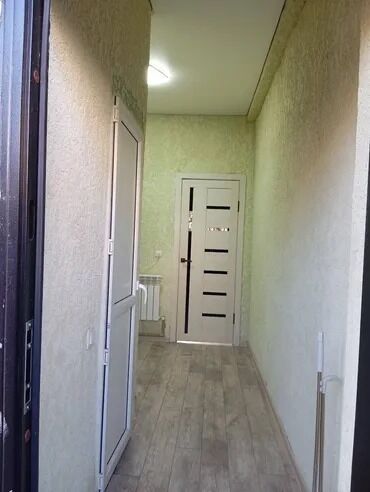 2 комнаты собственник без подселения с мебелью полностью: 1 бөлмө, Кыймылсыз мүлк агенттиги, Чогуу жашоосу жок, Толугу менен эмереги бар