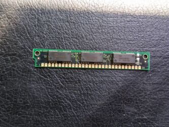 Masaüstü kompüterlər və iş stansiyaları: Köhnə Sony komputer və hissələri. sistem bloku, disketler, kalonka — 22