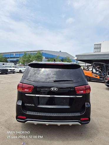 carnival: Kia Carnival (Grand Sedona) — просторный 7/8-местный минивэн в чёрном — 6