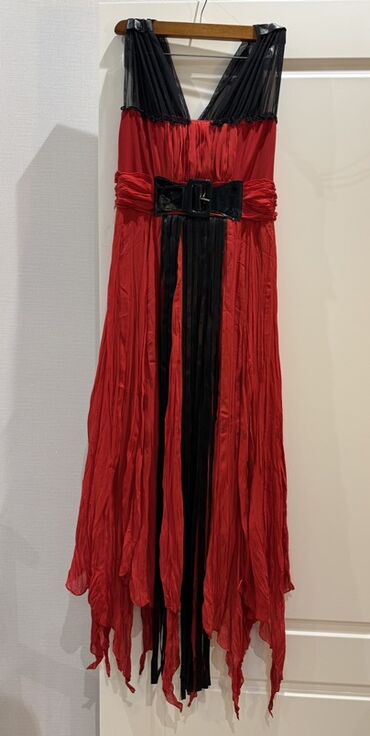 Dəstlər, kostyumlar: Heresi bir iki defe geyilib, S/M, M/L olchulerdir. Qitmeti 30-50 — 11