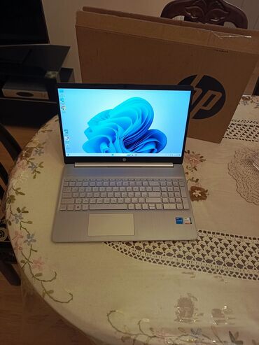 notbuk hp: İşlənmiş HP Pavilion, 15.6 ", Intel Core i5, 256 GB, Ünvandan götürmə