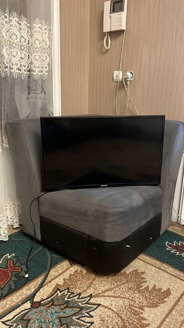 samsung tv 32: Samsung 82 ekran satilir 150 axn Unvan bine qesebesi. Tam islekdi