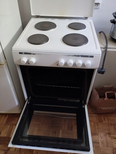 Kuhinjski aparati: Sporet ispravan malo koriscen 60cm sirina