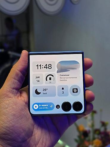 samsung folder: Samsung Galaxy Z Flip7, Б/у, 256 ГБ, цвет - Черный, 1 SIM, eSIM — 2