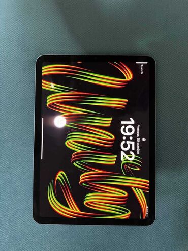 продаю или меняю на автомат: Планшет, Apple, память 64 ГБ, 10" - 11", 4G (LTE), Б/у, Классический цвет - Серебристый