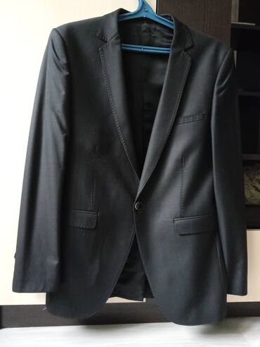брендовые мужские костюмы: Костюм S (EU 36), M (EU 38), цвет - Черный