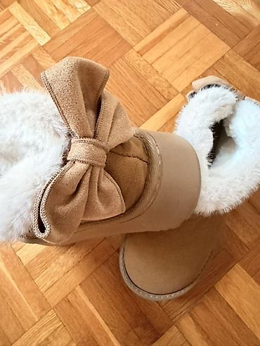 prodaja ugg cizama: Ženske zimske čizme/papuče u stilu „ugg”, boja kamel. Broj 39 - — 2