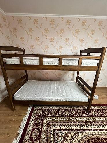 Двухъярусная кровать из массива дерева с двумя матрасами - Материал