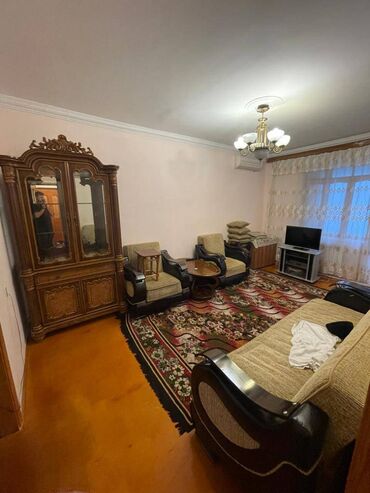 Uzunmüddətli kirayə mənzillər: Ev Memar Əcəmi metrosundan 15 dəqiqə məsafədə yerləşir.İşıqı qazı suyu — 2