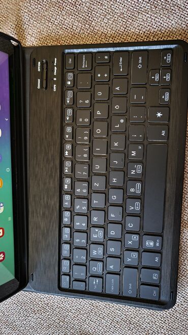 Tableti: Tablet sa blutut tastaturim I maskom,veliki 10 inca, kao nov bez — 10