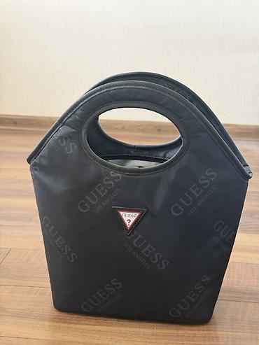 kipling monkey: Сумка Guess Los Angeles
Внутри водонепроницаемая термоподкладка
Новая — 1