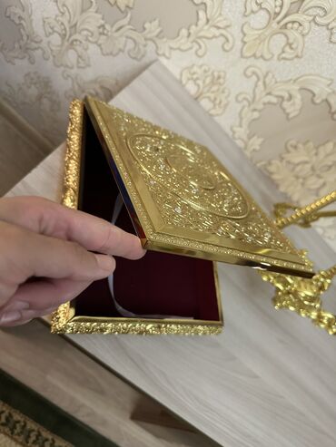 Şəkillər, tablolar: Təcili satilir Təzədir. Qurani Kerim qoyulur içinə. Üstünə Ərəbcə — 7