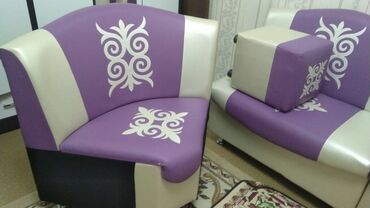 кухонная мебель угловой диван: КЫРГ Кухня диваны, сыя түсүндө, абалы жакшы отургучтары: 4даана