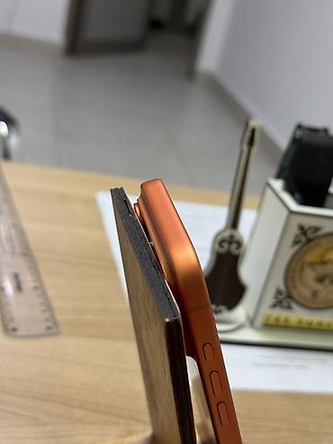 Apple iPhone: IPhone 17 Pro, 100 % — 4