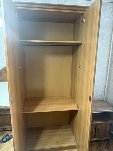 Спальные гарнитуры: Спальный гарнитур, Б/у, Двуспальная кровать, Шкаф, Комод, Италия, цвет - Коричневый — 11