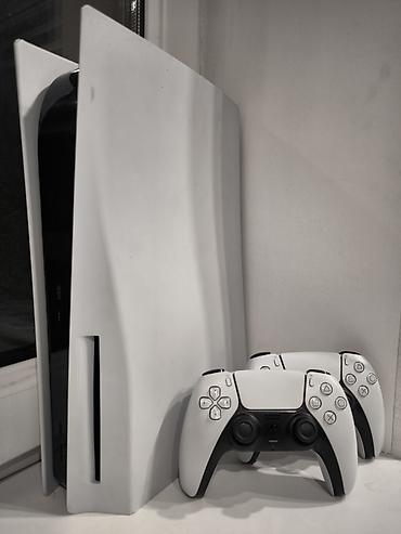 Рули: Игровая консоль PS5(с дисководом) в комплекте 2джойстика,все нужные — 1