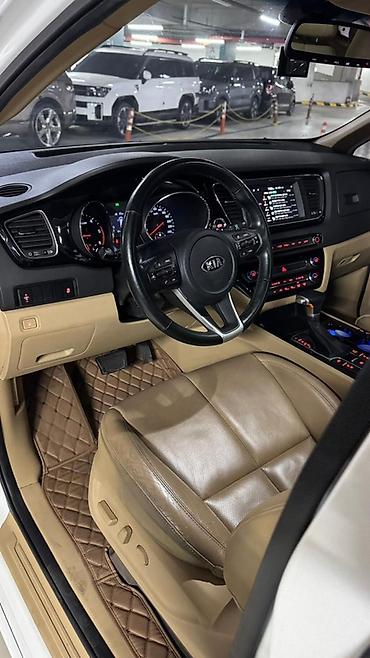 Kia: Kia Carnival: 2019 г., Минивэн — 12