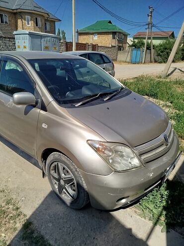 Toyota: Toyota ist: 2003 г., 1.3 л, Автомат, Бензин, Хэтчбэк