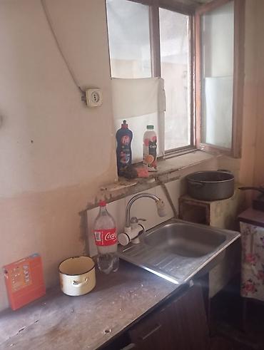1 otaqli bina evi: Kirayə üçün sadə, mebellə təmin olunmuş 1 otaqlı yaşayış sahəsi — 4