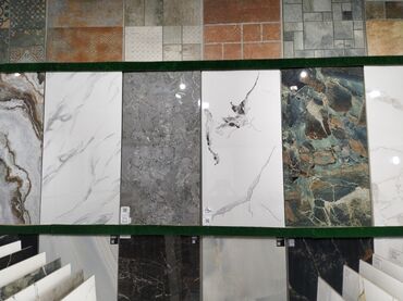 mebel arasi kafel: Böyük ölçülü keramika/kafel plitələri – müxtəlif dizayn və fakturalar