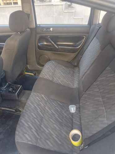 Volkswagen : 4.8 l | 1998 il Sedan