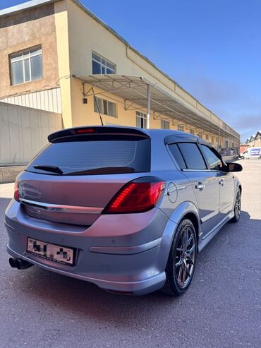 Opel: Opel Astra: 1.9 l | 2008 il 19000 km Sedan — 2