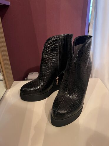 детские лаковые туфли: Yenidir geyinilmeyib Rusiyadan alinib 37-38 razmere gedir satilir 15