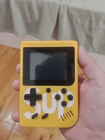 samsung j8 plus: Retro əl oyun konsolu – “SUP” mini handheld (sarı) Xüsusiyyətlər: - — 2