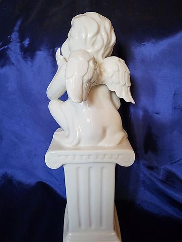 sintelon kula: Porcelanska veca,nova figura andjela ( heruvima ),na stubu. Nova — 10
